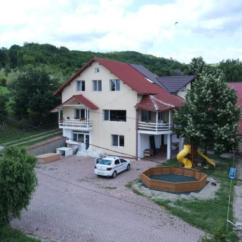 f49e5fa9-6f1b-4ef7-b2a4-5d677ee28d69